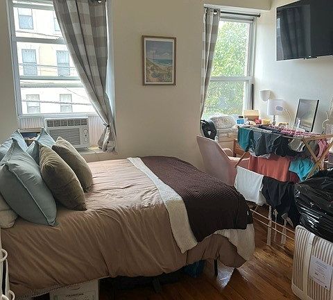 3rd image of 91 Grand St APT 3