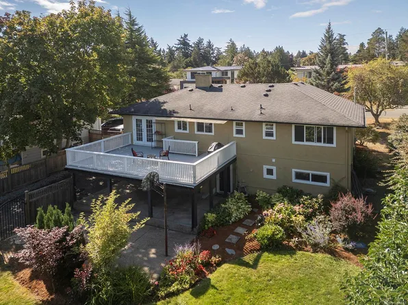 1924 Casa Marcia Cres, Saanich, BC V8N 2X3