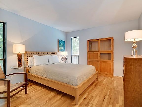 4th image of 11 Pioneer Ln