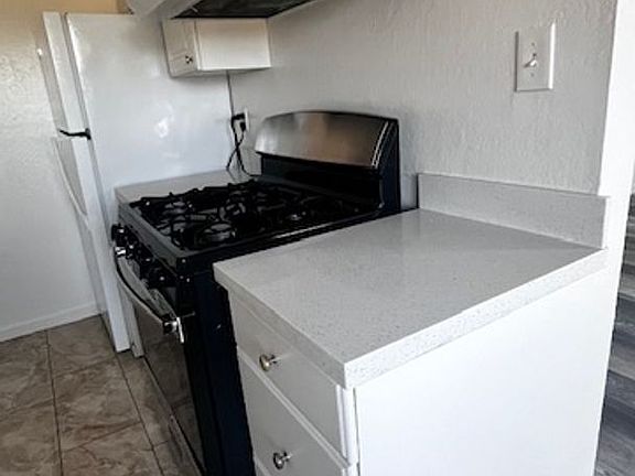 3rd image of 1501 E 4th St #1517