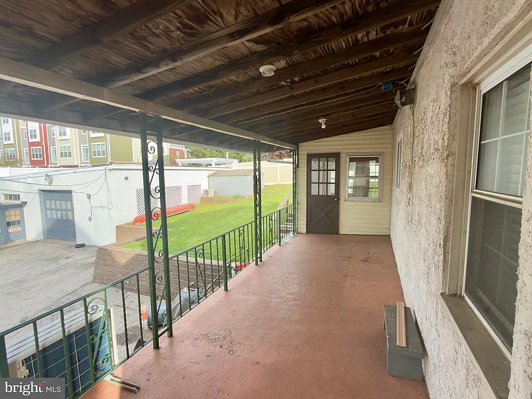422 W 6th Ave — Photo 10