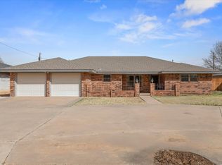 308 W 6th St, Sundown, TX 79372