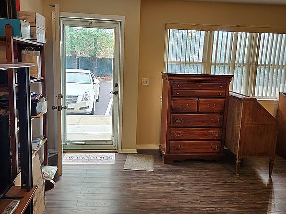 3rd image of 407 Cambridge Ct