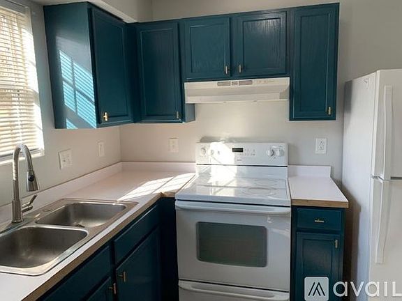 3rd image of 608 W Watauga Ave APT 4