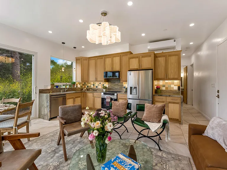 2534 Whitney Ave #A — Photo 9