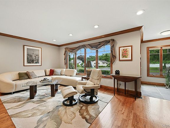 4th image of 447 Sayville Boulevard