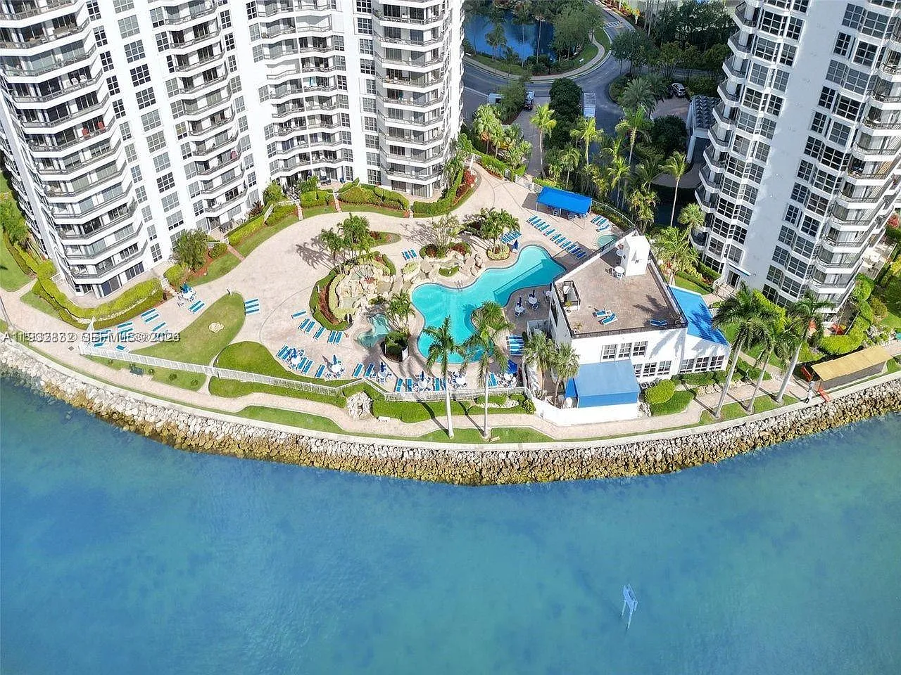Mystic Pointe Condo No Th — Photo 2