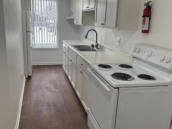 5th image of 721 Green Rd APT 220