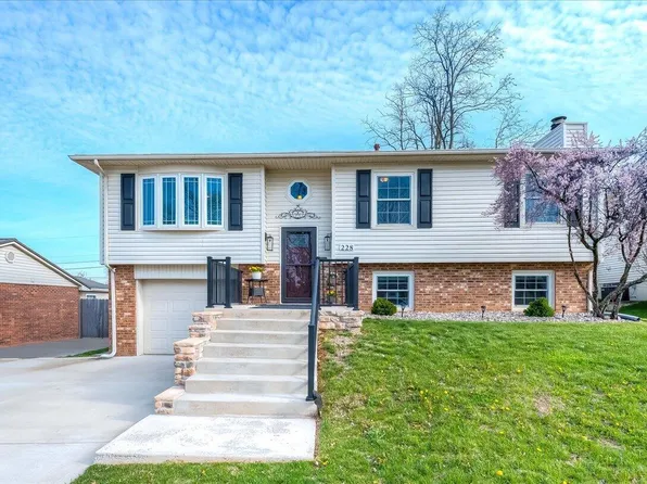 228 Holiday Rd, Winchester, KY 40391