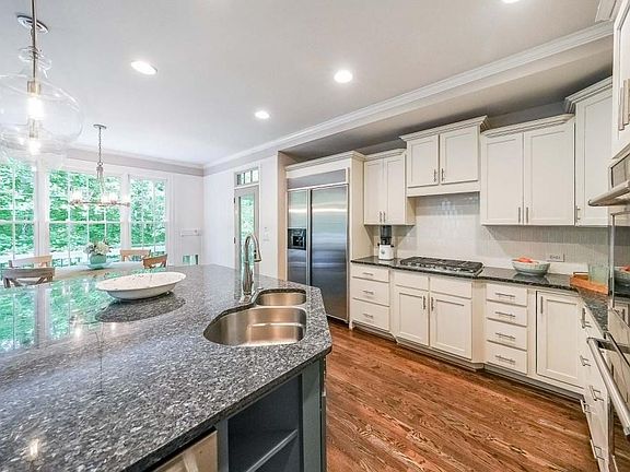 4th image of 120 Heritage Ct
