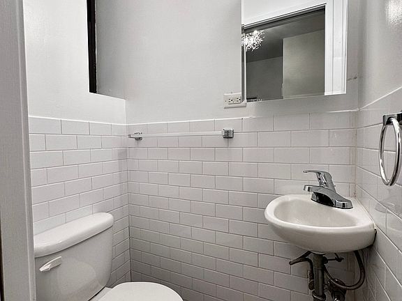 5th image of 409 W 48th St APT 1FW