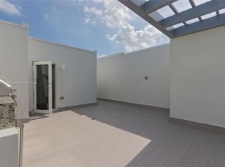 10341 NW 64th Ln, Doral, FL 33178