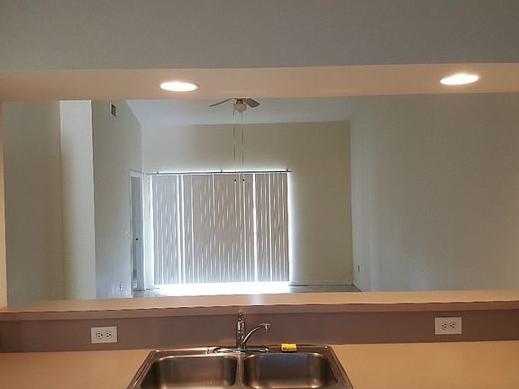 4th image of 519 SE 23rd Pl