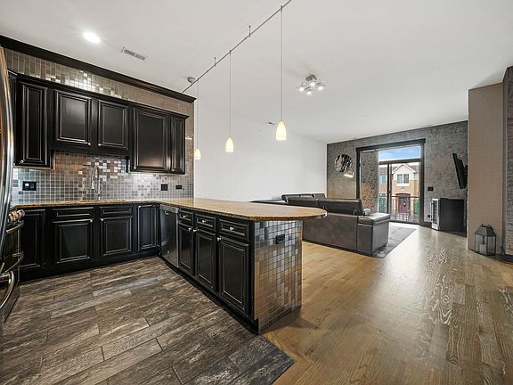 4th image of 3954 N Oriole Ave APT 201