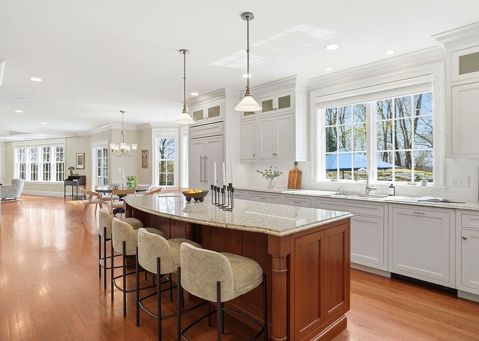 1st image of 21 Chadbourne Rd