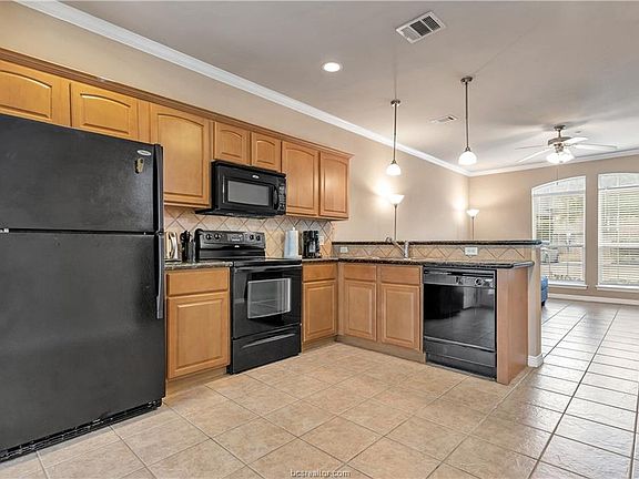 5th image of 305 Holleman Dr #1104
