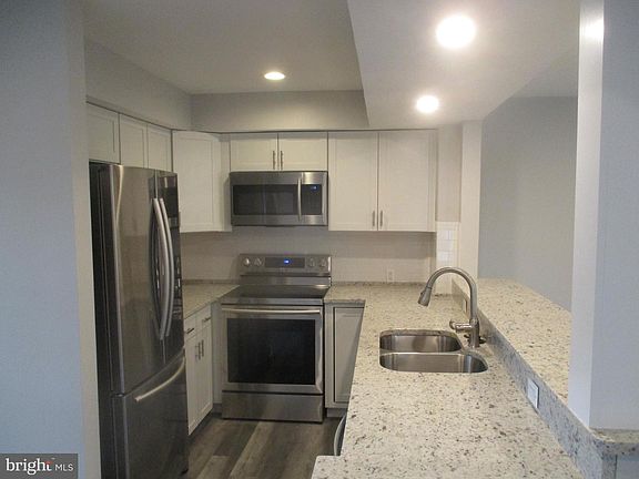 3rd image of 114 La Grange Ave #A