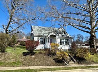 951 Willow St, Springdale, PA 15144