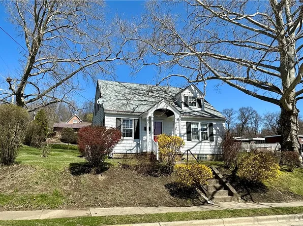 951 Willow St, Springdale, PA 15144