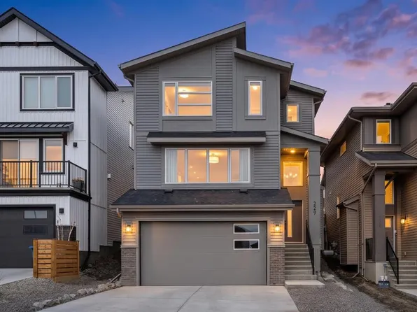 229 E Precedence Vw, Cochrane, AB T4C 2W8