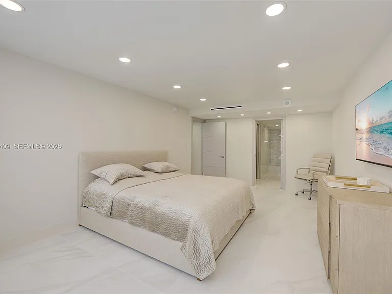 600 Three Islands Blvd #403 — Photo 15