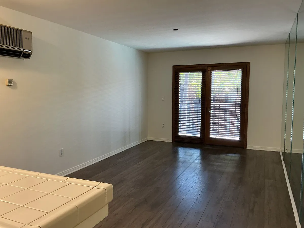 Building Photo - 17200 Newhope St #313
