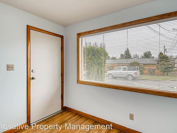 3rd image of 1241 SE Walnut St Unit E