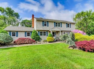 8 Lani Ct, Freehold, NJ 07728