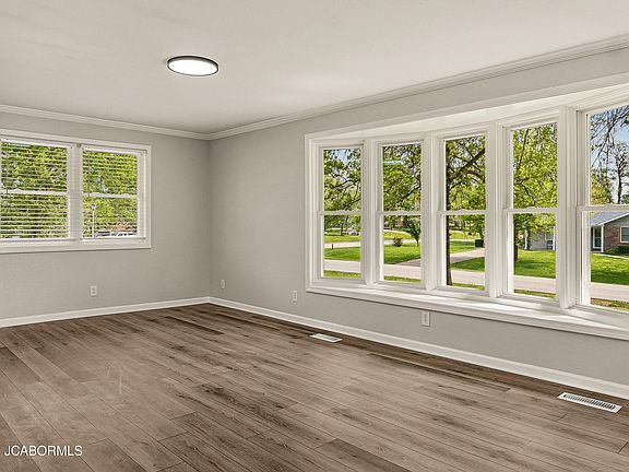 4th image of 6824 McDonell Ln