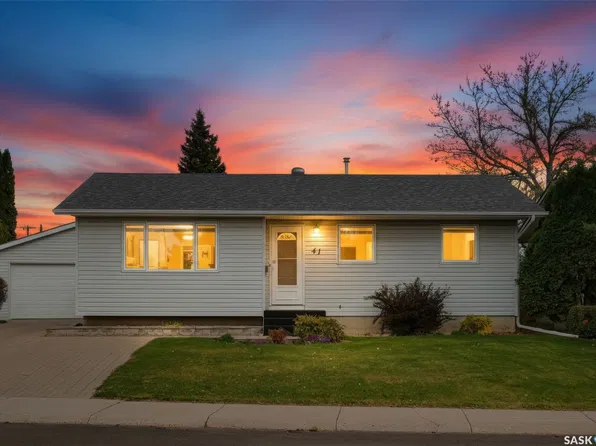 41 Arnason Crescent, Saskatoon, SK S7H 4M7