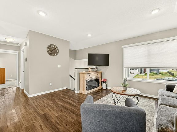 3rd image of 94 5th Ave SE