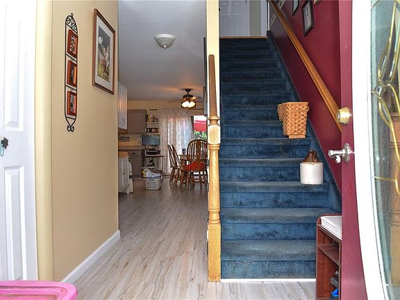 5th image of 824 Abbey Ave
