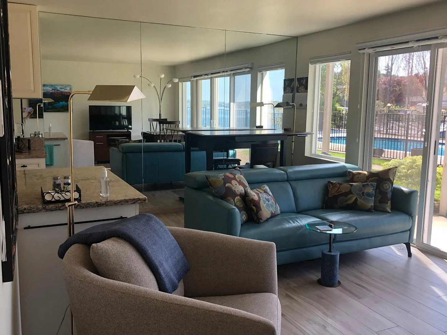 1Bd/1Ba Kirkland Condo — Photo 4
