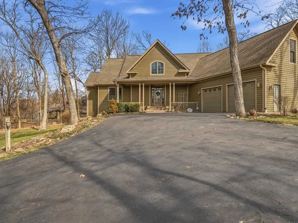 3 Vista Ridge Dr, Galena, IL 61036