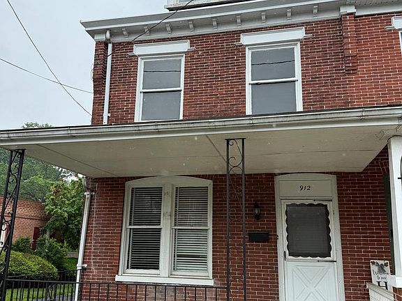 3rd image of 912 Locust St