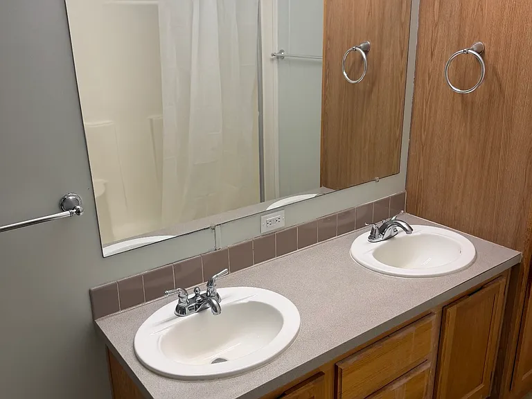59 S Bassett Rd — Photo 4