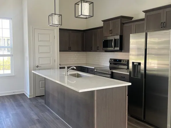 16177 Fontana St, Overland Park, KS 66085