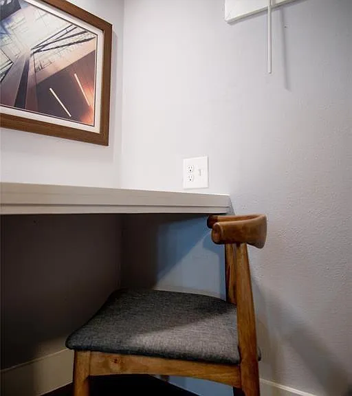 1405 Hyde Park Blvd #6 — Photo 4