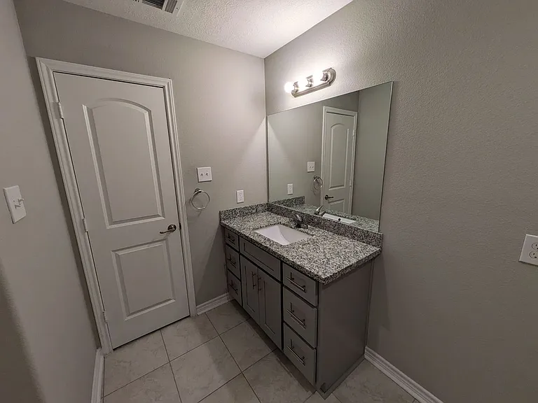 610 Craig St — Photo 14