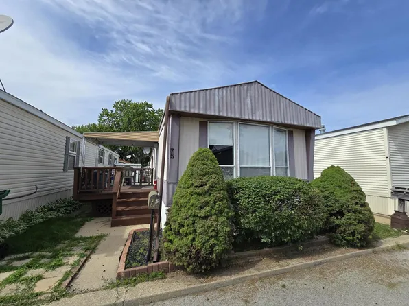 75 Country Club Dr, La Grange, IL 60525