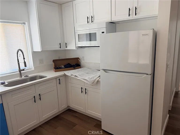 988 Valencia St #6 — Photo 11