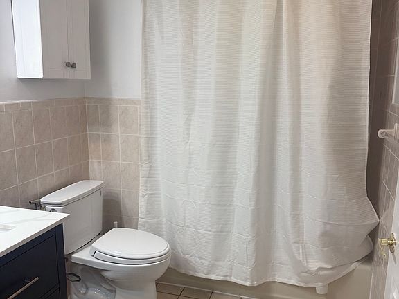 5th image of 374 Sip Ave #1R