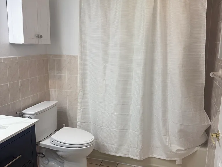 374 Sip Ave #1R — Photo 5