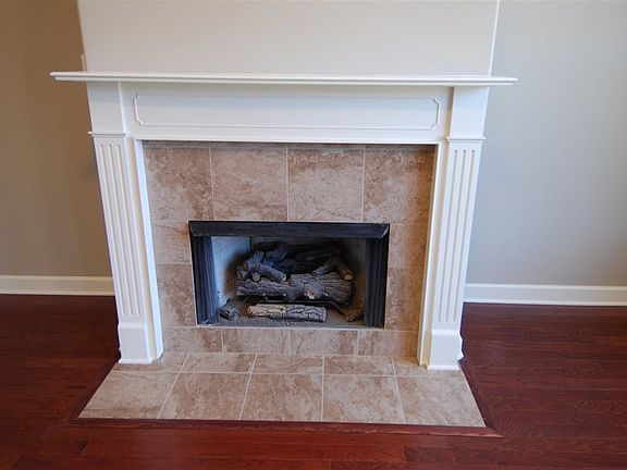 4th image of 40 Garden Springs Dr