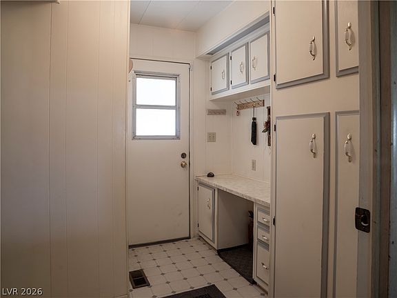 5th image of 172 Trailzend Ave