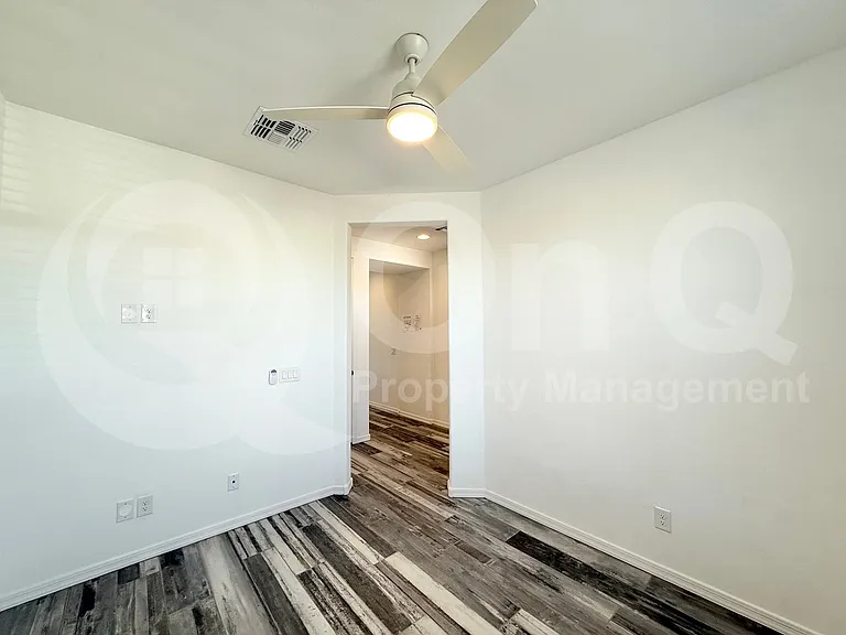 349 E Hawaii Dr — Photo 21