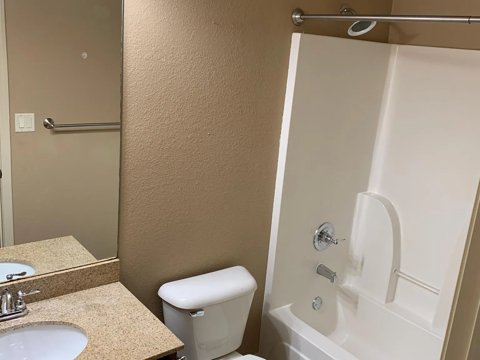 2 bed, 1014 sqft, $1,000 — Photo 4