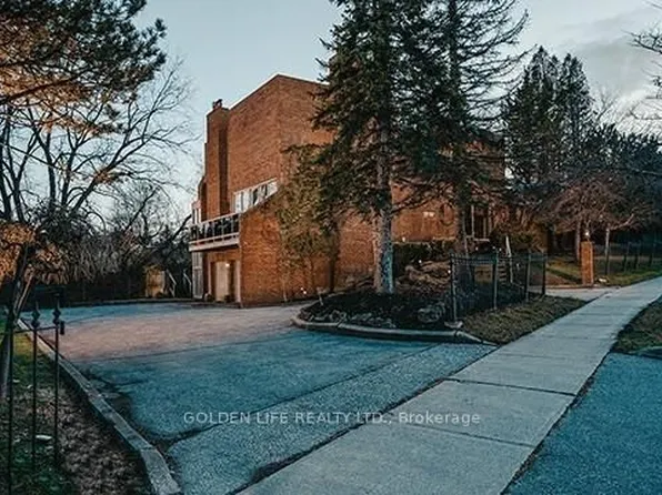1 Garnier Ct, Toronto, ON M2M 4C7