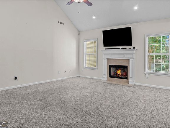3rd image of 120 Hemlock Dr