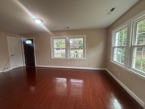4th image of 406 Walker St